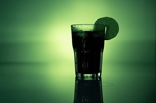 В барах и ресторанах появятся таблички «18+»