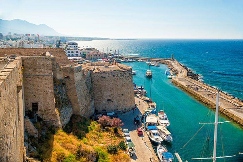 Девятое место у Кипра. Тур в этом году можно забронировать на 12% дешевле, чем в прошлом.