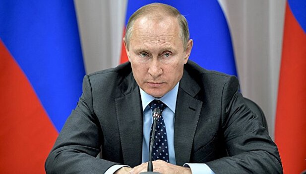 Песков анонсировал военное совещание Путина