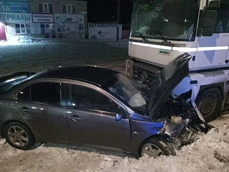 В Пижанском районе «Митсубиси Лансер» после столкновения с «десяткой» отбросило на припаркованный грузовик