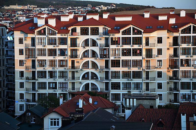 Жители российского города пожаловались на пытки из-за жары и отсутствия света