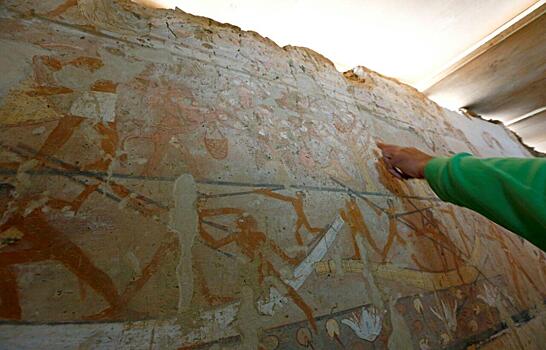 Рядом с пирамидами Гизы нашли гробницу возрастом 4,4 тысячи лет
