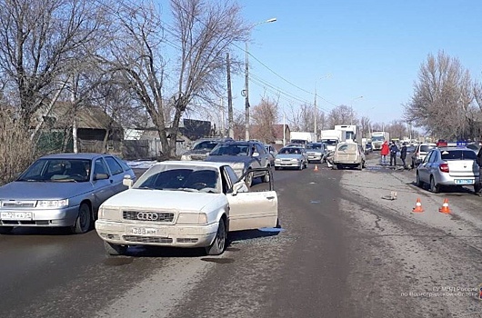 Авария с участием четырех машин произошла в Кировском районе Волгограда