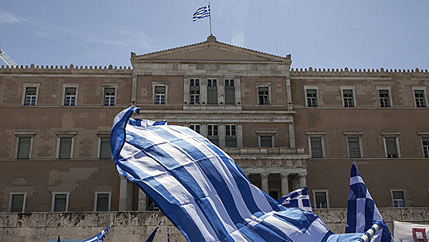 Парламент Греции принял бюджет, предусматривающий рост ВВП на 2,5%