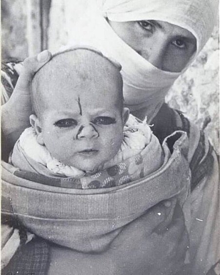 Защита младенца от злых духов, Турция, 1937 год.