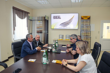 Владимир Шапкин поздравил сотрудников компании «Идеал-М» с Днём предпринимателя