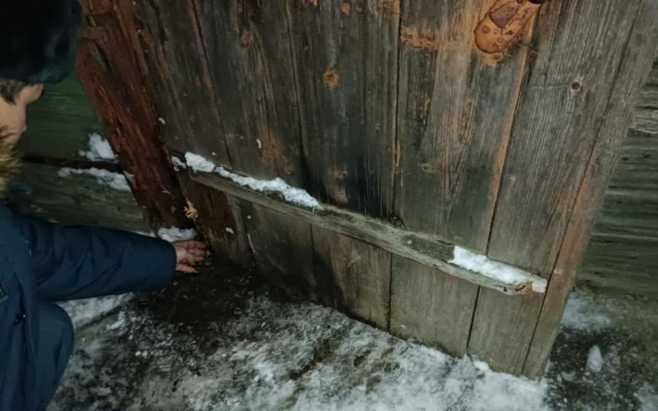 Полиция задержала жителя Новгородской области, который поджёг дверь дома обидчицы своего приятеля