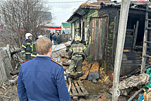 Три человека погибли на пожаре в частном доме в Новосибирске