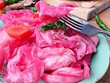 Маринованная капуста со свёклой на скорую руку