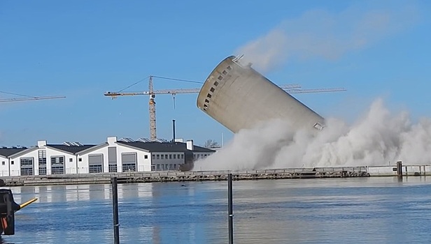 В Дании башня рухнула на библиотеку