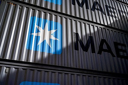 Шторм Pia выбросил на пляжи Дании тысячи ботинок