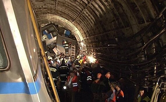 День в истории: приватизация жилья в Татарстане, трагедия в московском метро и военный путч в Турции