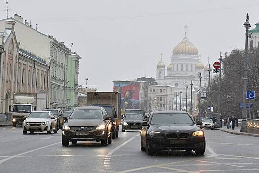 Эксперт назвал опасные осенние привычки автолюбителей