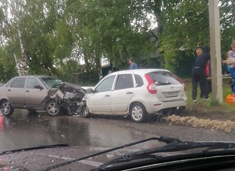 Два человека попали в больницу после лобового ДТП в Урене