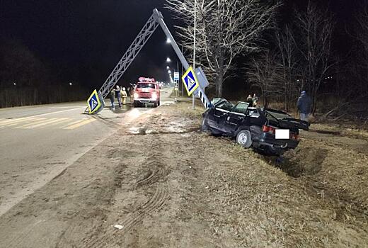 В Котельничском районе пьяный водитель «ВАЗа» врезался в опору дорожного знака