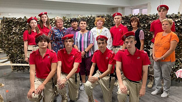 Юнармейцы первой школы помогли плести маскировочные сети в Выселковском КДЦ