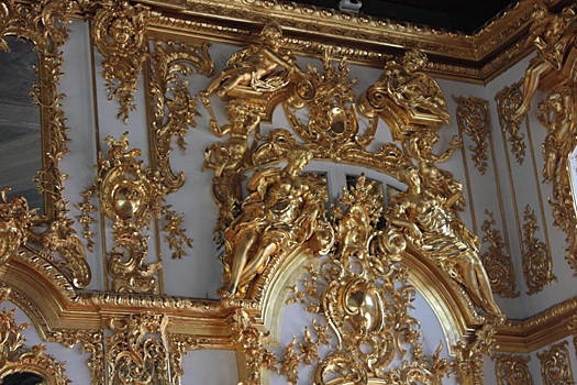 Почти во всей архитектуре Петербурга присутствует золото, оно настоящее? (в послевоенное время и до, было много реставраций, а также многое было украдено)?
