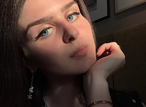 «Глаза глубже, чем океан»: Канделаки показала 19-летнюю дочь-красавицу Меланию