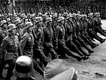 «Рус, сдавайся!»: зачем немцы шли в психическую атаку, как белые в фильме «Чапаев»