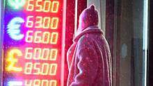 «Неопределенность усугубляет ситуацию»: эксперты назвали причины ослабления рубля