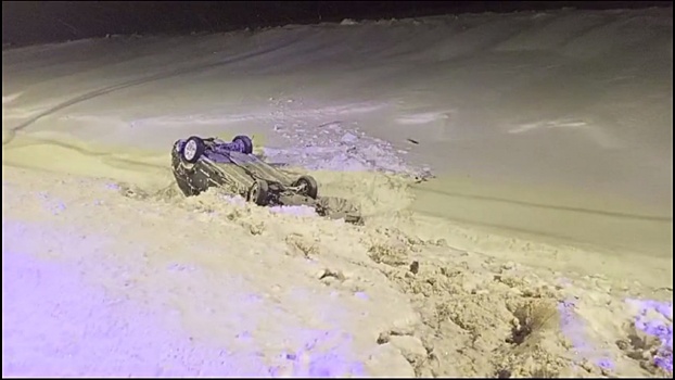 Автомобиль опрокинулся на трассе М-12 в Сергачском районе