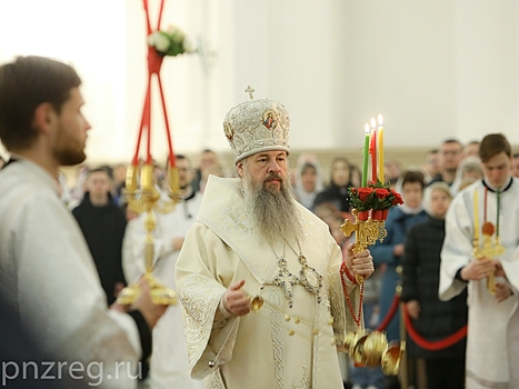 Митрополит Серафим совершил пасхальное богослужение в Спасском кафедральном соборе Пензы