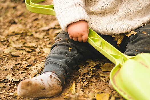 Почему для здоровья детей так важно играть в грязи