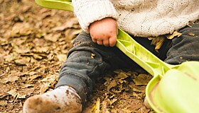Почему для здоровья детей так важно играть в грязи