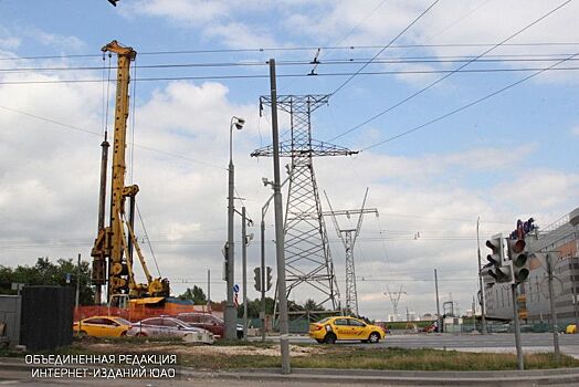 Каркас эстакады установили на пересечении Варшавки и Балаклавского проспекта