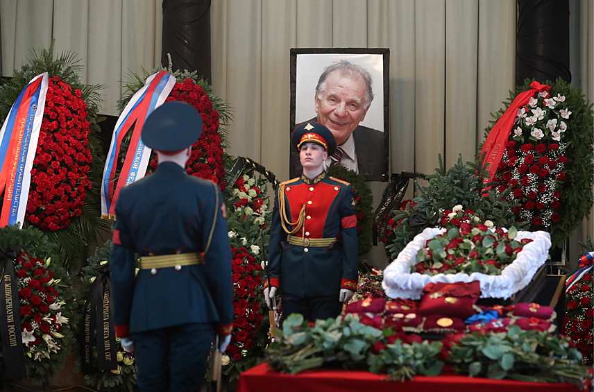  В Санкт-Петербурге проходит церемония прощания с Жоресом Алферовым — великим ученым, академиком РАН, лауреатом Нобелевской премии по физике