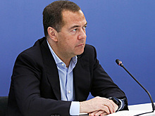 Медведев допустил введение обязательной вакцинации от коронавируса