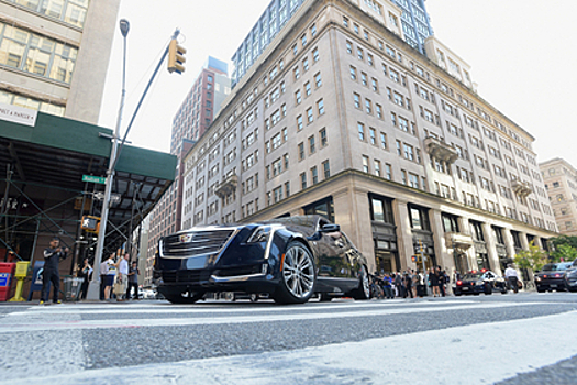 Cadillac устроил автопробег 12 беспилотных машин