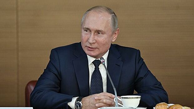 Путин и Вучич договорились о передаче России картин Рериха