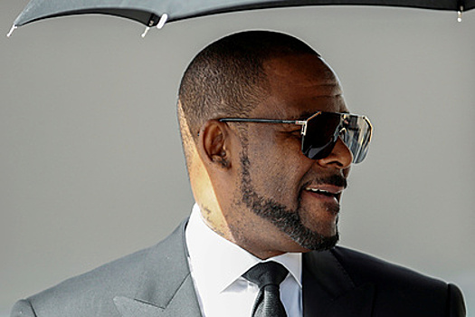 Обвиненный в педофилии певец Ар Келли получил 30 лет тюрьмы