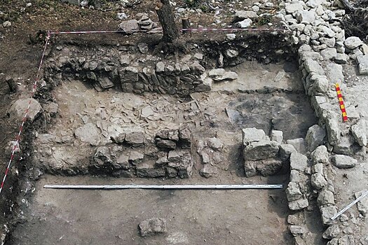 В Крыму археологи нашли центральную площадь средневекового пещерного города