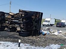 Мусоровоз столкнулся с легковушкой и загорелся в Надежде под Ставрополем