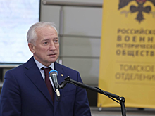 Губернатор Томской области Владимир Мазур принял участие в презентации сборника стихов о женщинах-волонтерах «Где тыл – там сердце, где фронт – там честь»