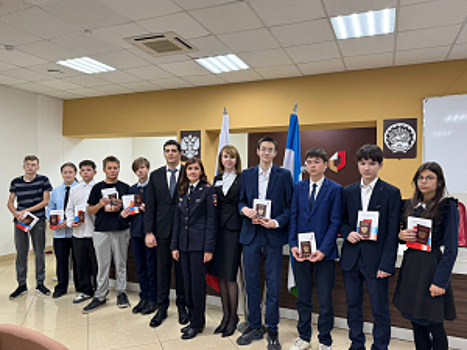 В Башкортостане в преддверии Дня республики школьникам торжественно вручили первые паспорта