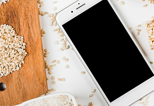 В Apple запретили сушку промокшего айфона в рисе