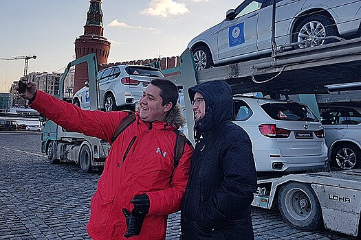 Завоевавшим медали лыжницам сделали предложение в аэропорту