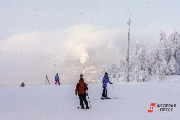 Катание на лыжах, молитва, уборка снега: чем занимались главы регионов СЗФО во время зимних праздников