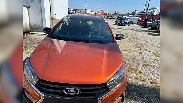 «Черные» Lada Vesta Cross начали доставлять в автосалоны страны
