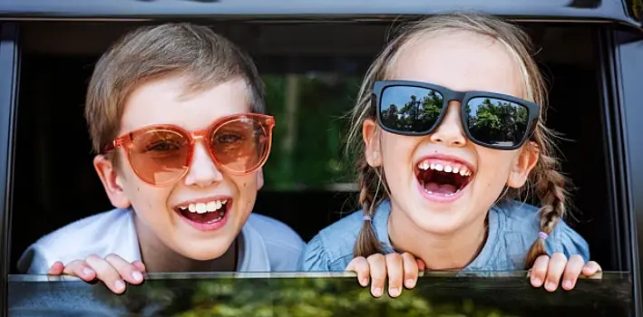 Защищаем глазки: какие солнцезащитные очки лучше выбирать для детей