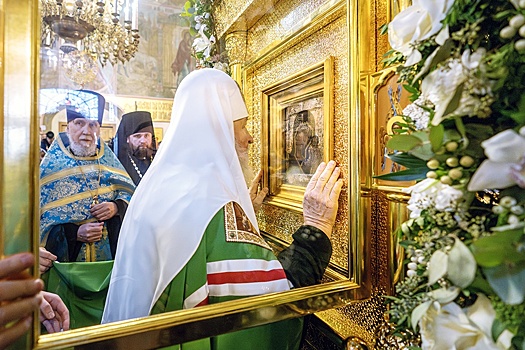 Патриарх Кирилл передал подлинник Казанской иконы в Казанский собор на Красной площади