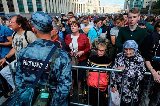 Оппозиция лицемерно нарушила свободу слова, запретив на митинге «нежелательные» СМИ