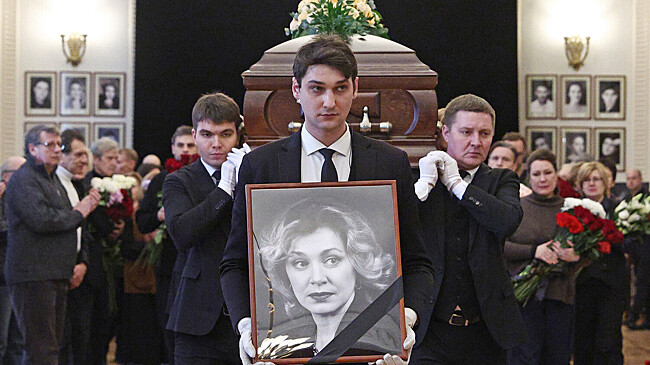 Табаков, Добронравов, Ширвиндт. Кто пришел проститься с актрисой Чиповской