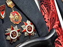 Вандал закрасил фото ветерана на стенде в парке в Москве