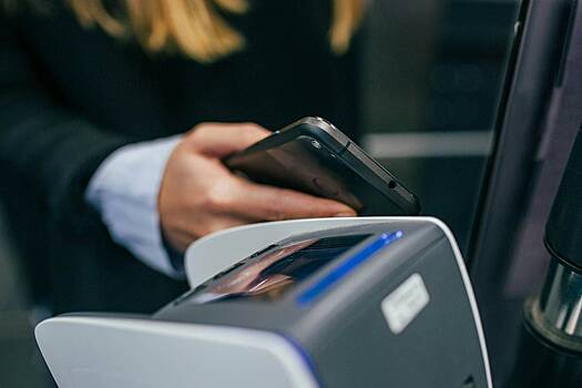 Платежный сервис Samsung Pay перестанет работать в России