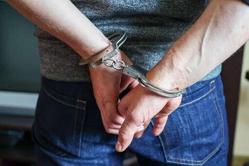 Петербуржец получил 10 лет колонии за попытку удушения пасынка