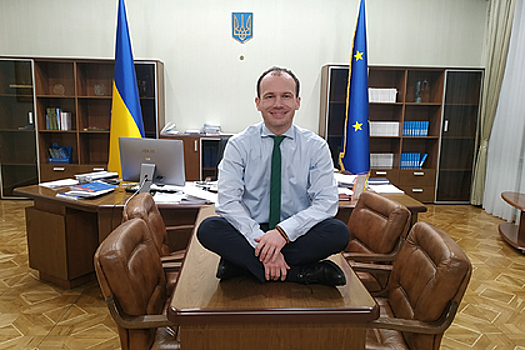 Украинский министр пожаловался на низкую зарплату